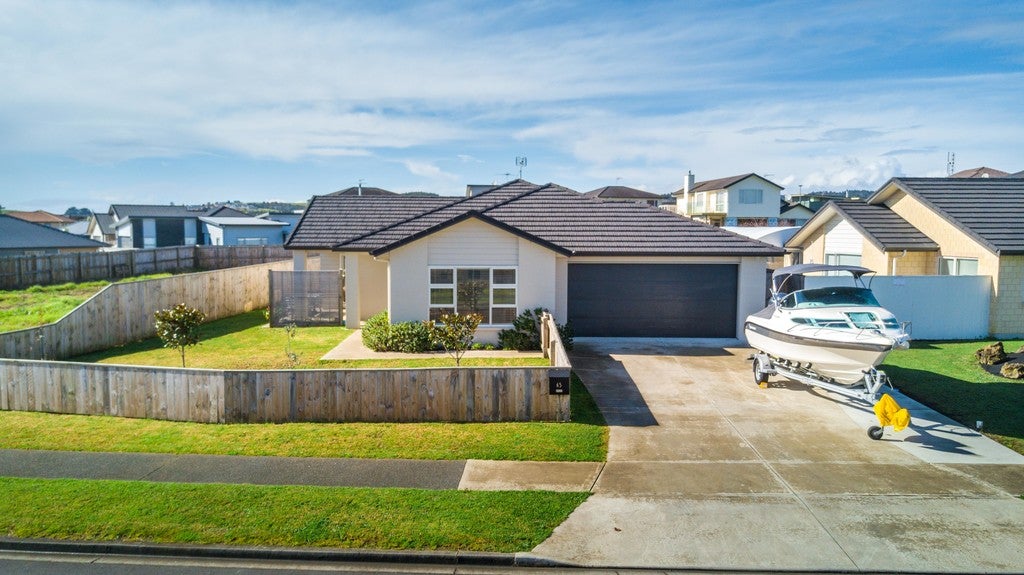 65 Intrepid Crescent, Beachlands, Auckland - Carousel 2