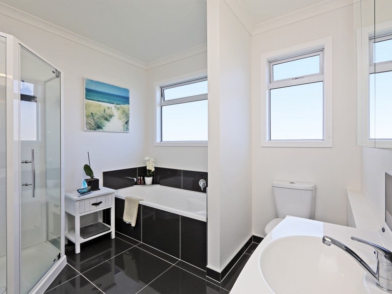 16 Milford Place, Poraiti, Napier - Carousel 16