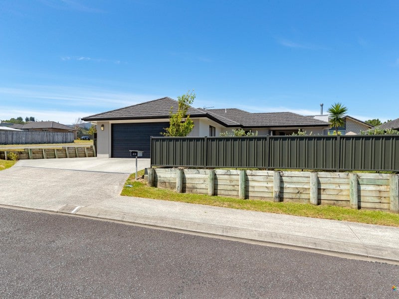 20 Sunstone Crescent, Brown Owl, Upper Hutt - Carousel 2