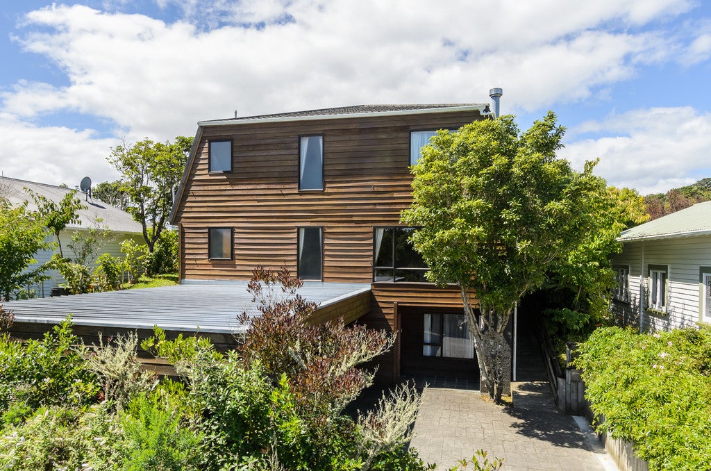 33A Shirley Street, Karori, Wellington - Carousel 2