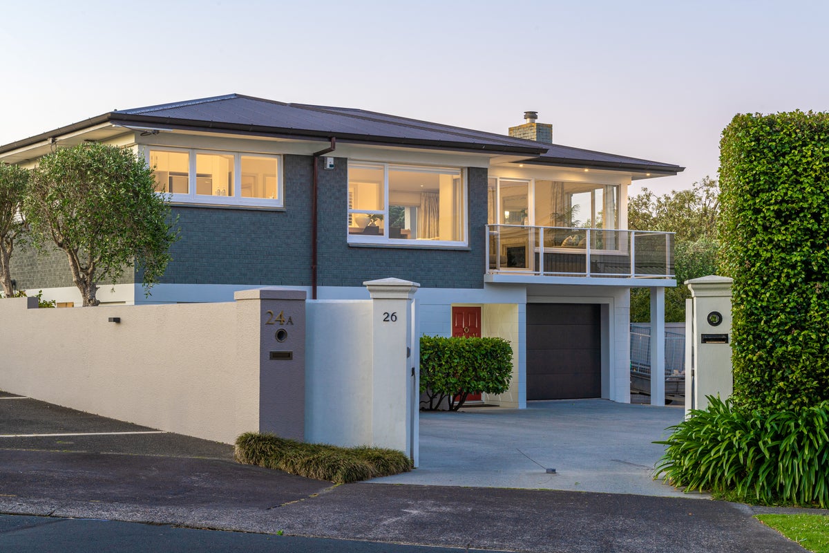 26 Castor Bay Road, Castor Bay, Auckland - Carousel 1