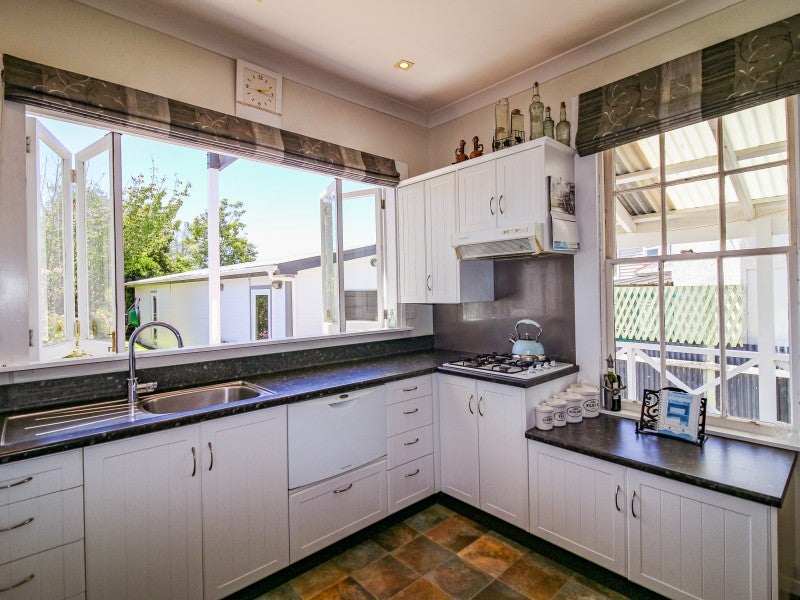 1 Benefield Street, Whanganui East, Whanganui - Carousel 2