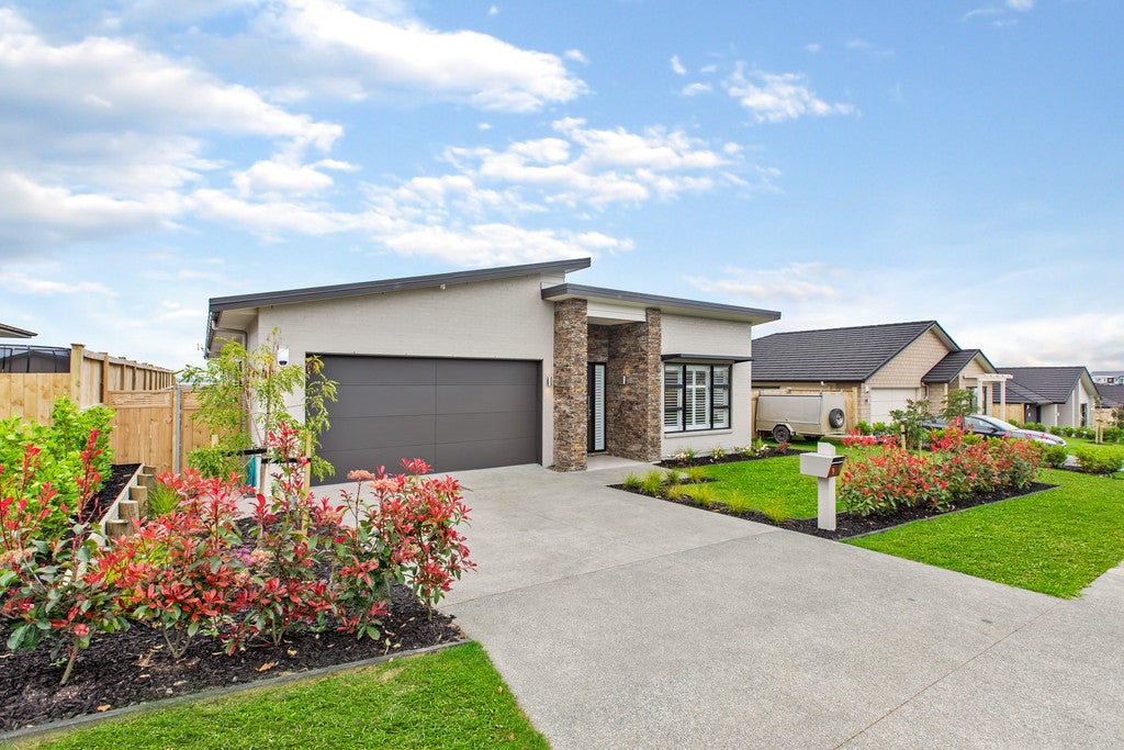9 Doidge Street, Beachlands, Auckland - Carousel 1