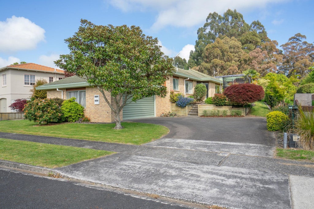 9 Oregon Crescent, Glenview, Hamilton - Carousel 1