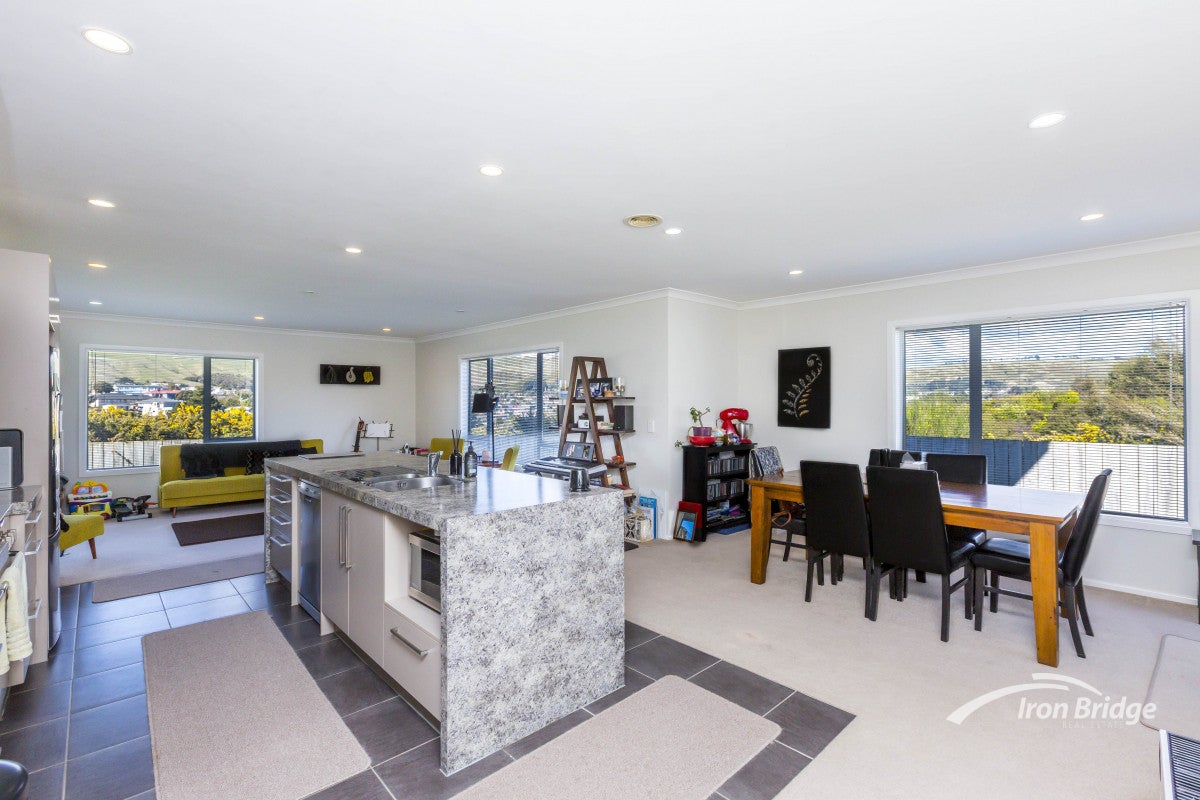 99 Te Puia Drive, Aotea, Porirua - Carousel 2