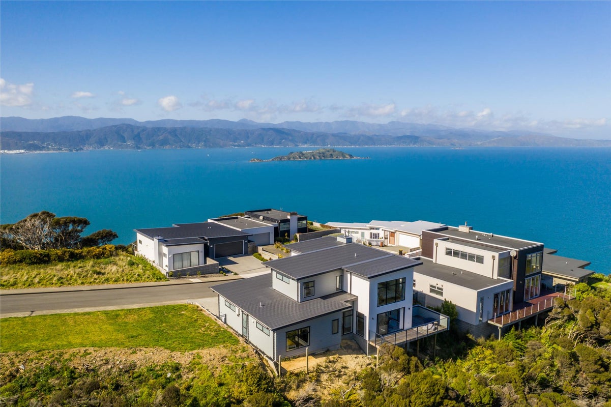 22 Cromwell Point, Newlands, Wellington - Carousel 18