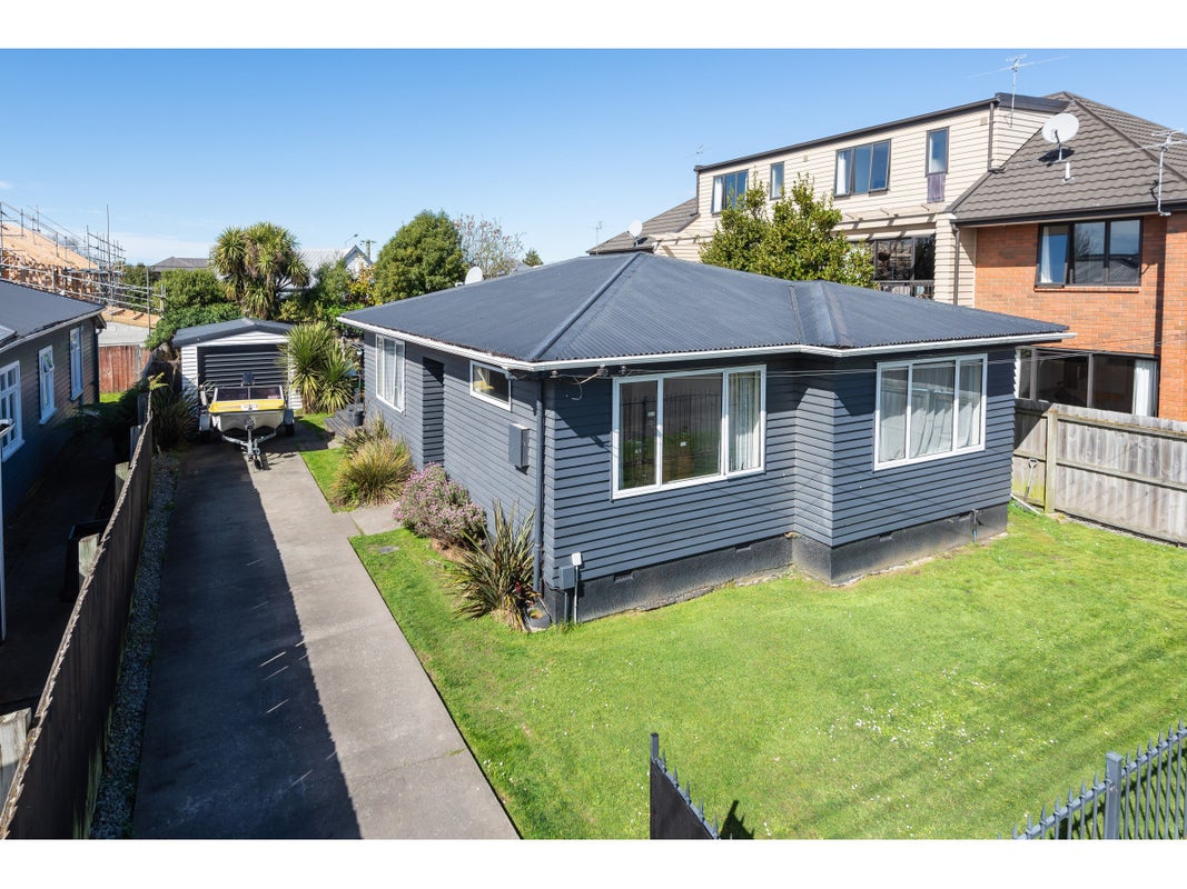 86 Packe Street, Edgeware, Christchurch - Carousel 2