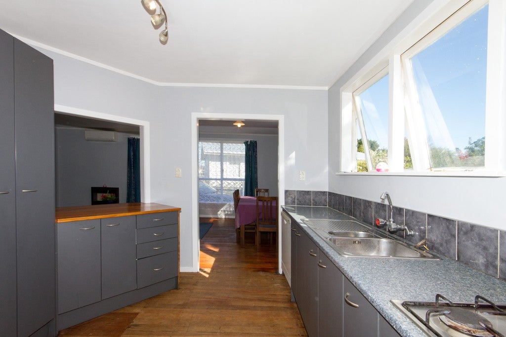 33 Hinemoa Street, Whanganui East, Whanganui - Carousel 2