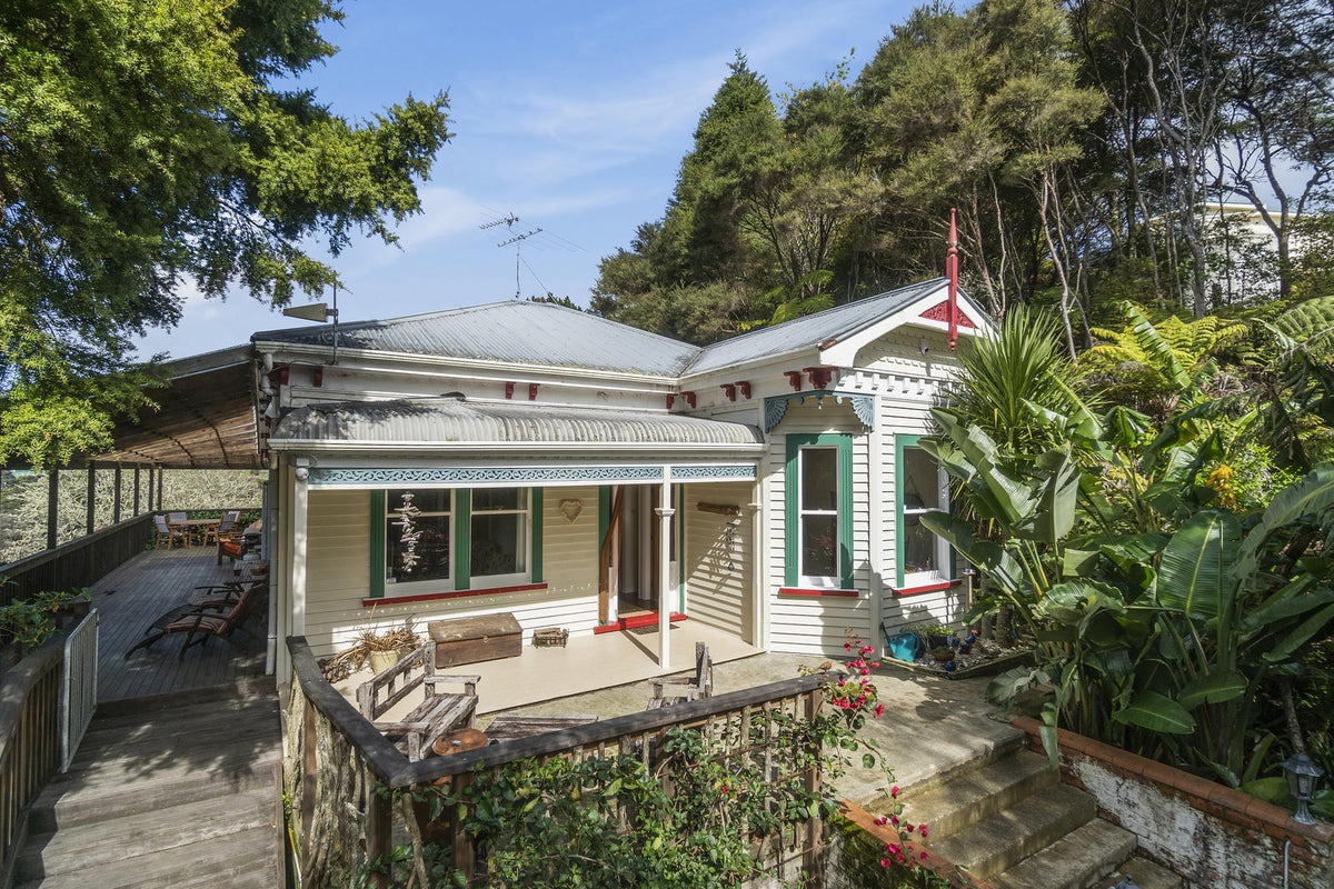 135 Wairere Road, Waitakere, Auckland - Carousel 1