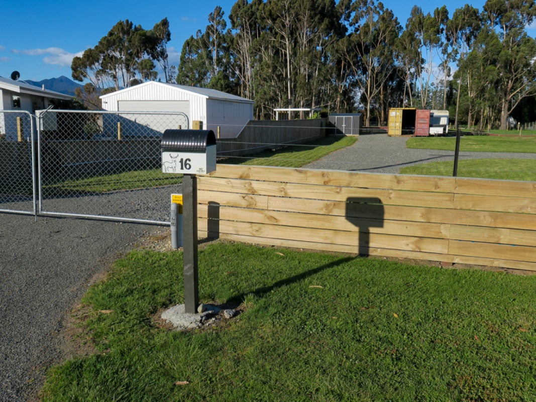 16 Morse ST, Wairau Valley, MARLBOROUGH - Carousel 1