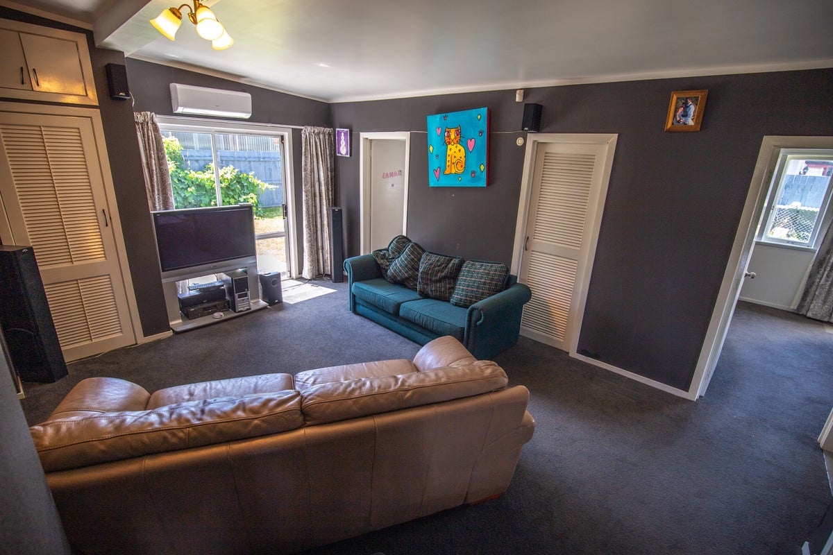 51 Collins Road, Melville, Hamilton - Carousel 12