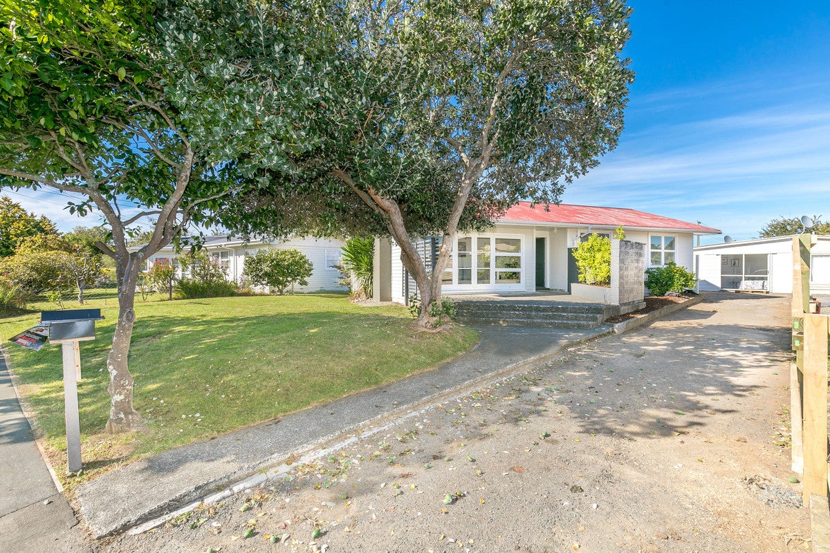 16 Vesty Avenue, Hillcrest, Hamilton - Carousel 1