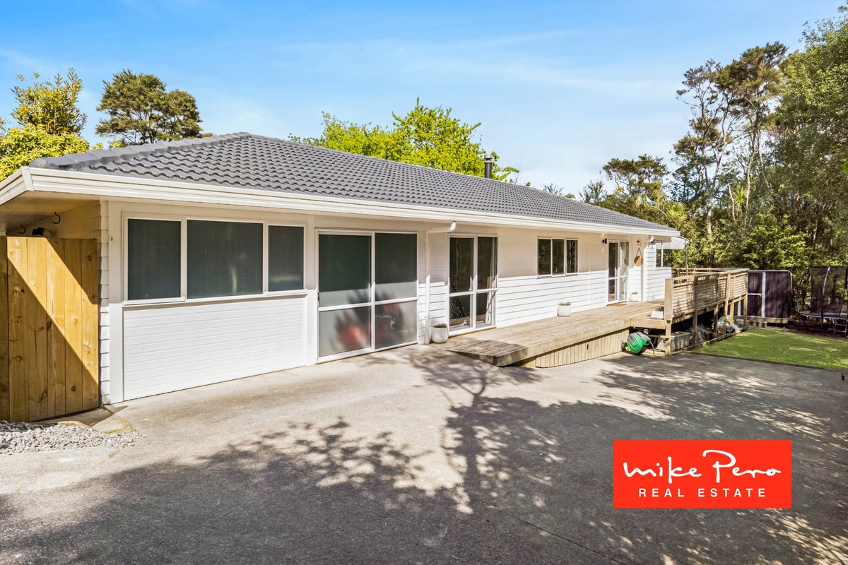 2/33 Konini Road, Titirangi, Auckland - Carousel 1