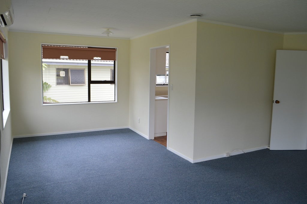 28 Beaumaris Crescent, Ascot Park, Porirua - Carousel 2