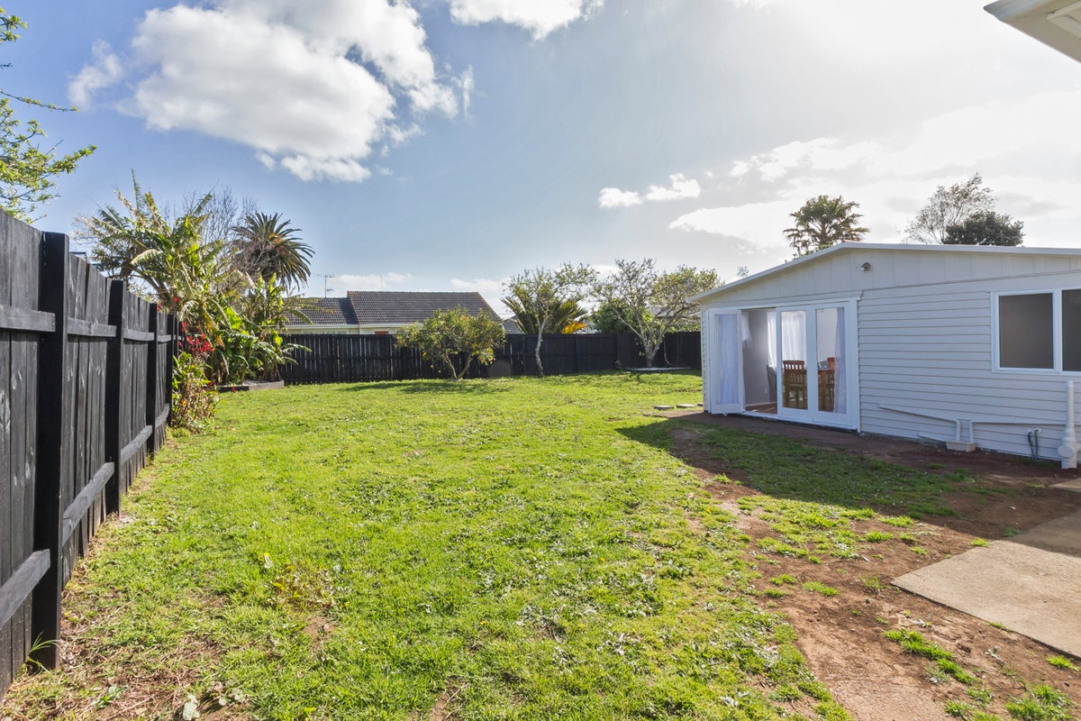 2 Te Hana Road, Panmure, Auckland - Carousel 21