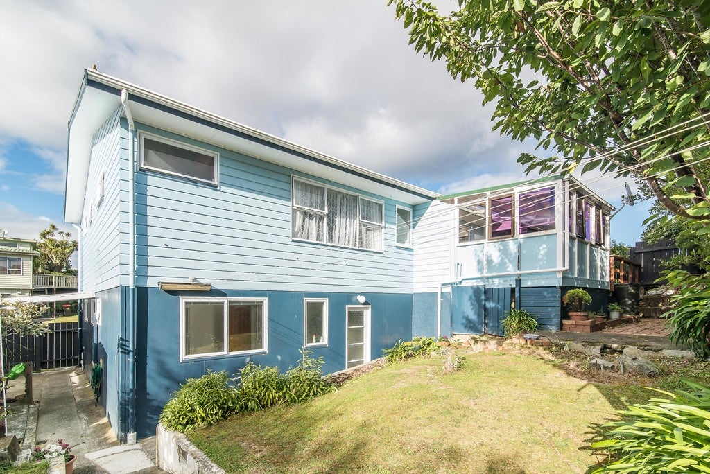 1 Charthouse Lane, Whitby, Porirua - Carousel 15