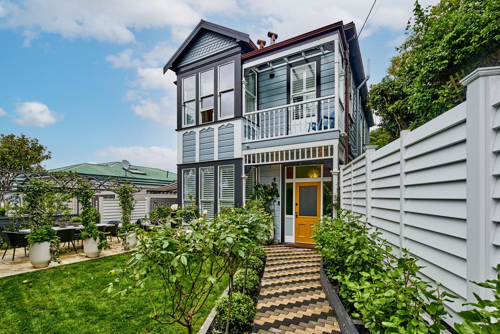 11 Orchard Street, Wadestown, Wellington - Carousel 1