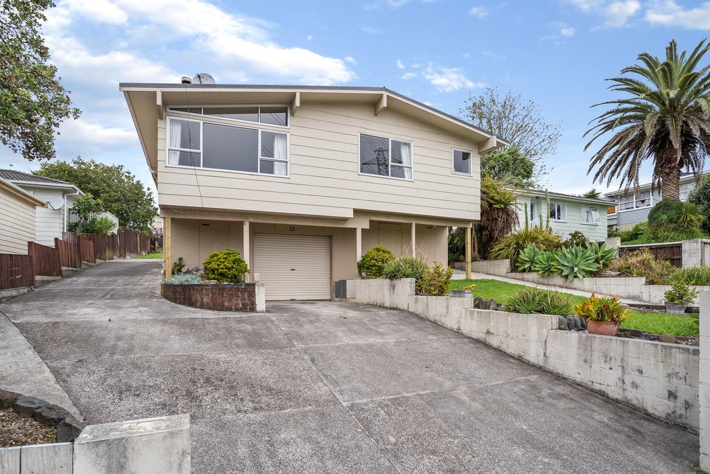 17 Arlette Place, Massey, Auckland - Carousel 2