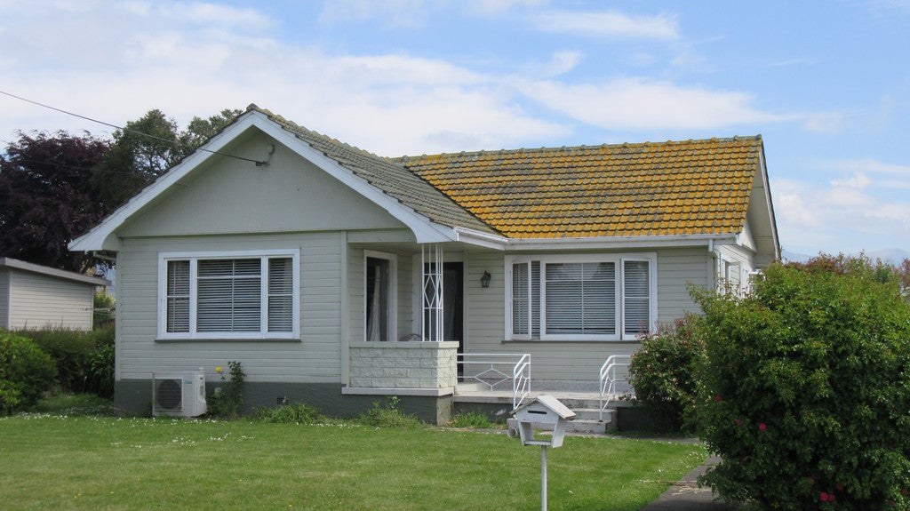 16 Holmes Street, Waimate, Waimate - Carousel 1