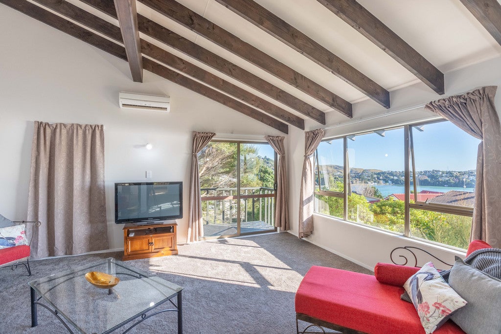 9 Leeward Drive, Whitby, Porirua - Carousel 1