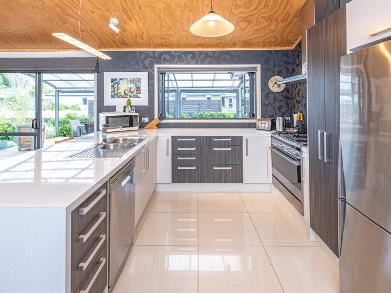 12 Buckingham Place, Springvale, Whanganui - Carousel 2