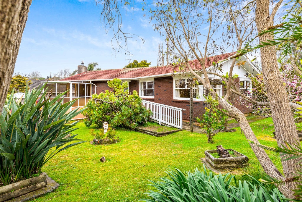 101 Godley Road, Green Bay, Auckland - Carousel 1