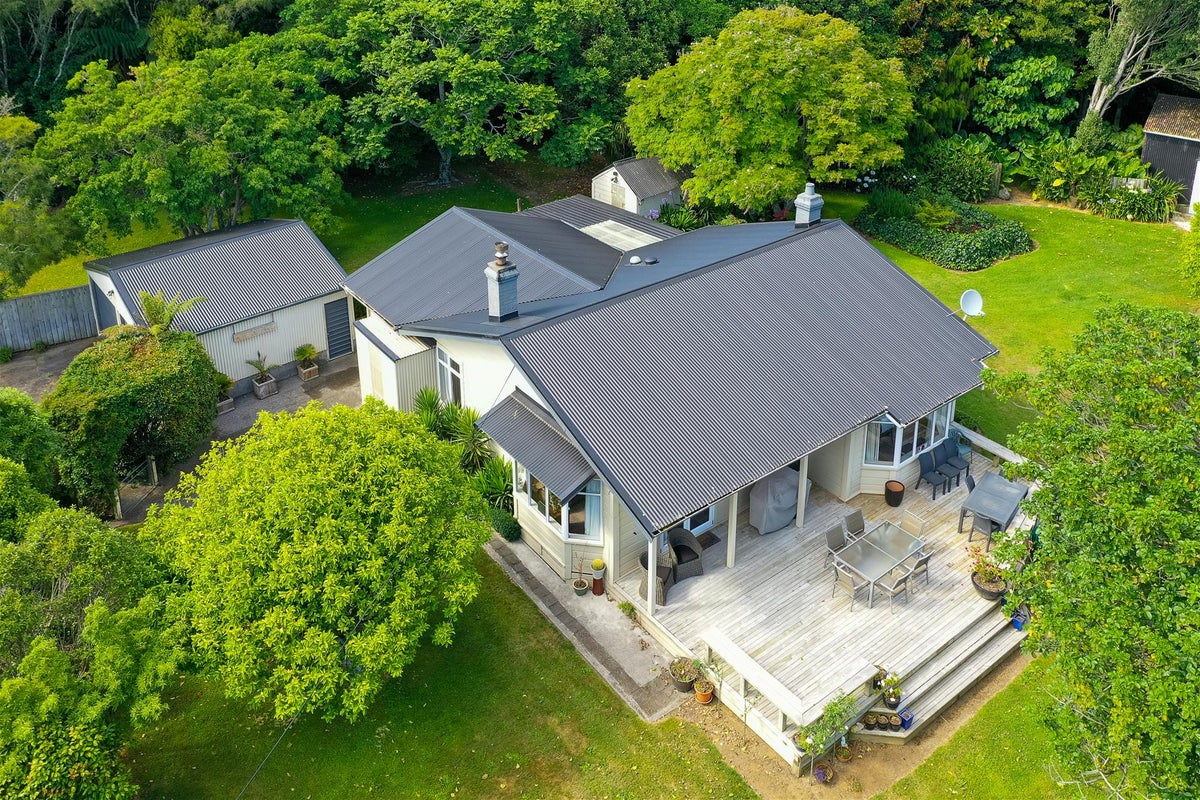 160 Henwood Road, Paraite, New Plymouth - Carousel 1