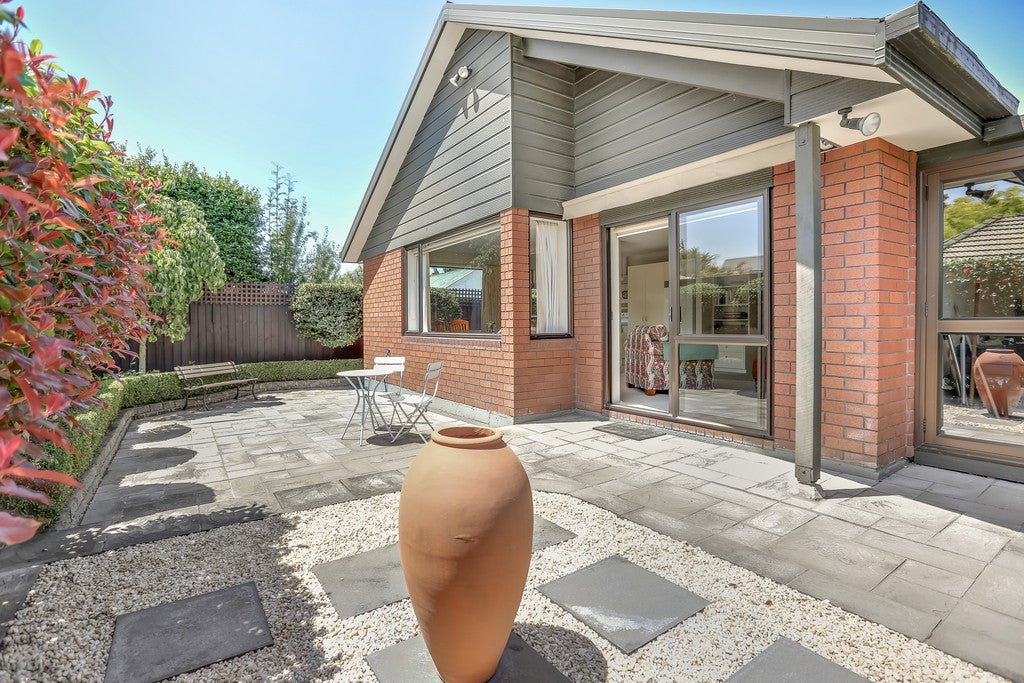2/42 Aorangi Road, Bryndwr, Christchurch - Carousel 1