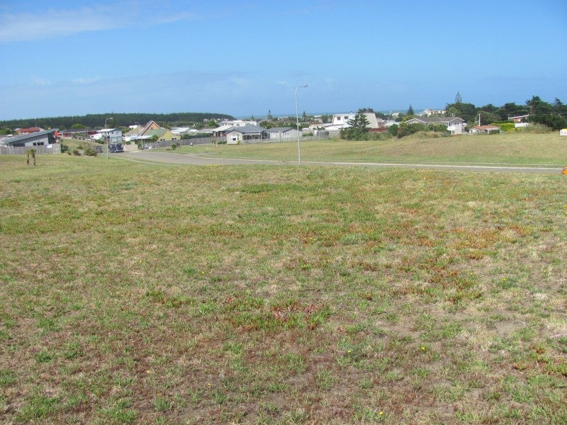 23 Taonui Street, Waitarere Beach, Levin - Carousel 1