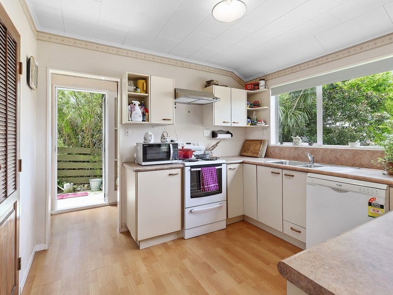 27 Discovery Drive, Whitby, Porirua - Carousel 20