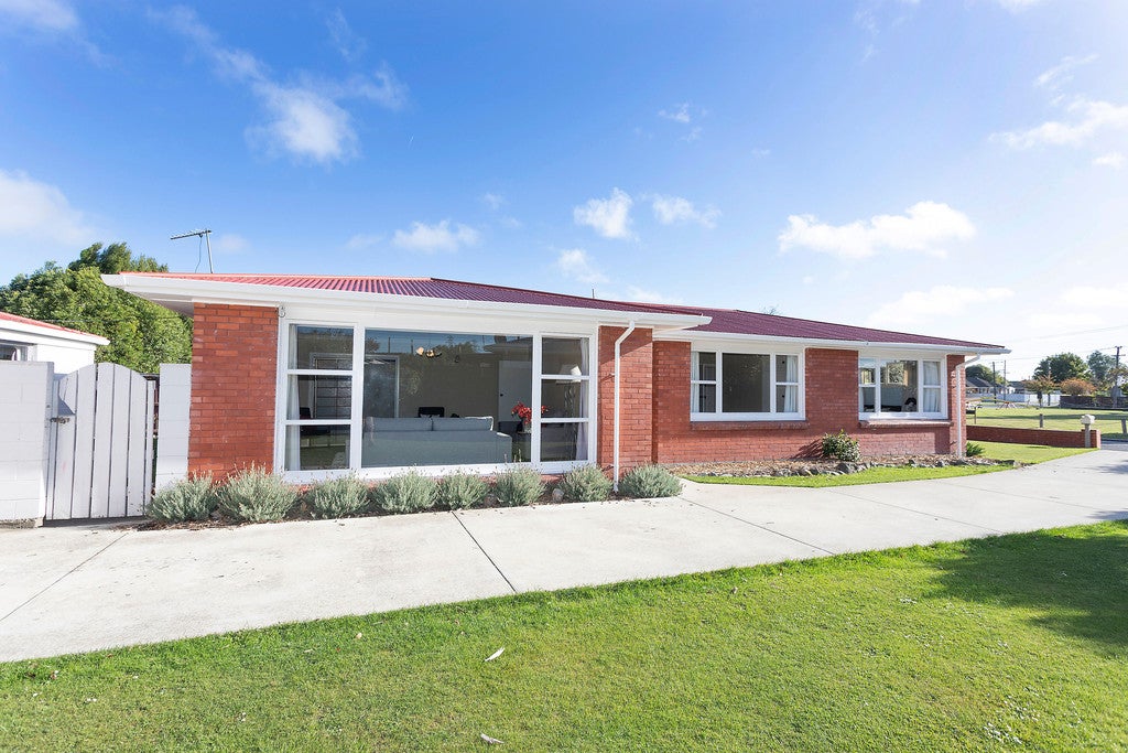 4 Halifax Lane, Bishopdale, Christchurch - Carousel 1