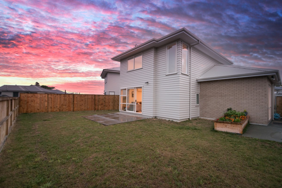 6 Vincent McGrath Crescent, Swanson, Auckland - Carousel 1