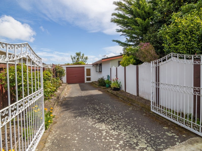 23A Roband Crescent, Brown Owl, Upper Hutt - Carousel 2