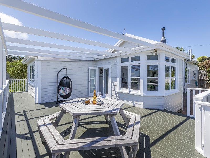 13 Nevay Road, Karaka Bays, Wellington - Carousel 1