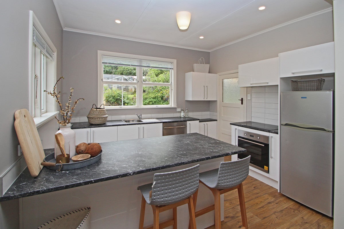 2 Hill Road, Bay View, Napier - Carousel 2