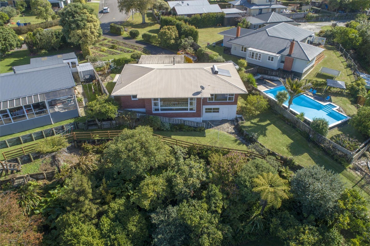 18 Claremont Terrace, Otumoetai, Tauranga - Carousel 1