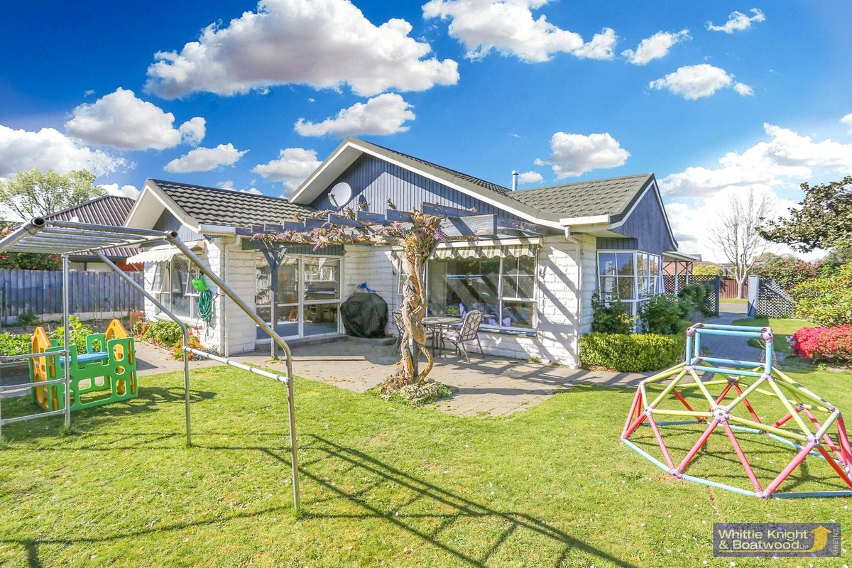 5 Cherrywood Place, Redwood, Christchurch - Carousel 2