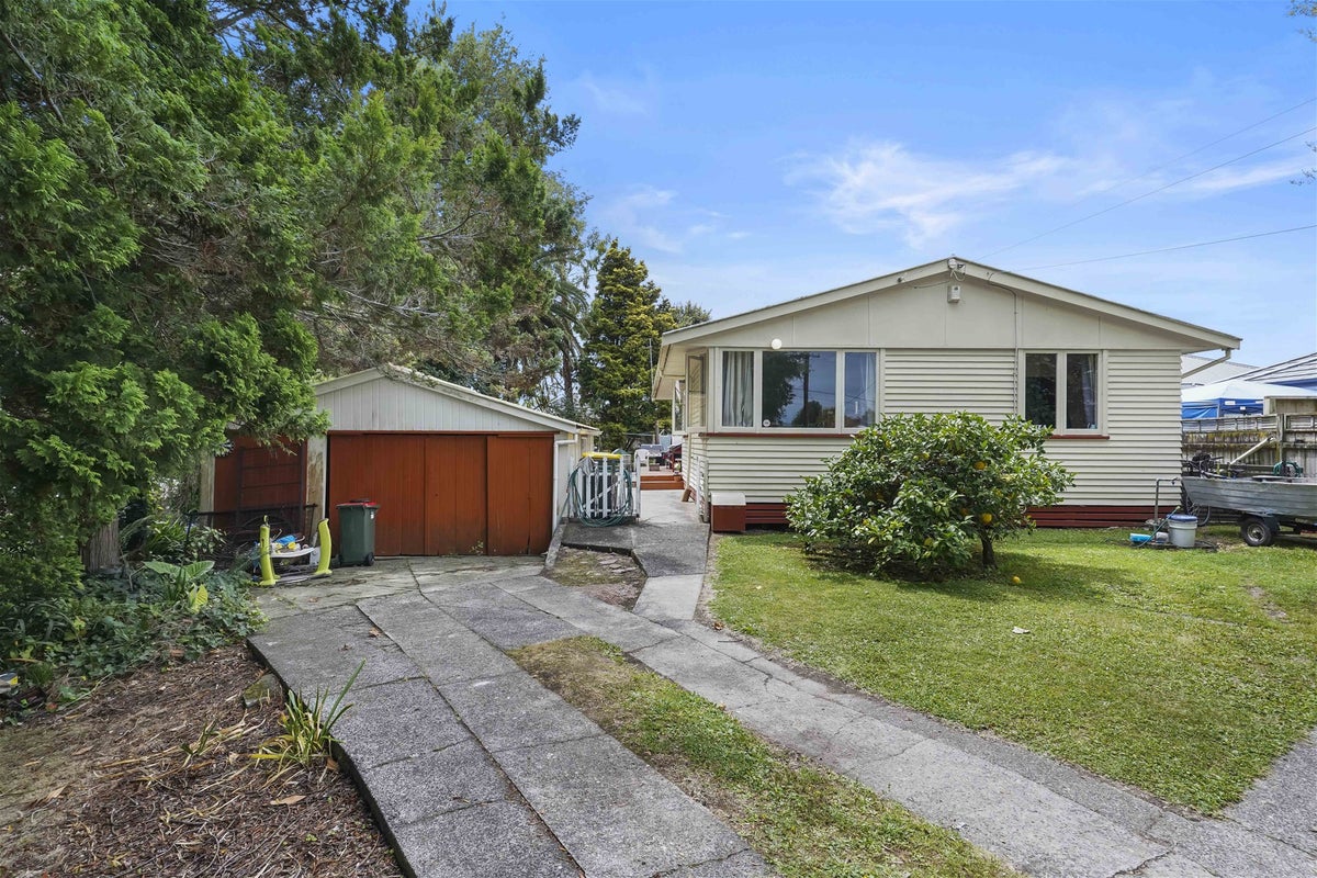 12 Morrison Crescent, Glenview, Hamilton - Carousel 1