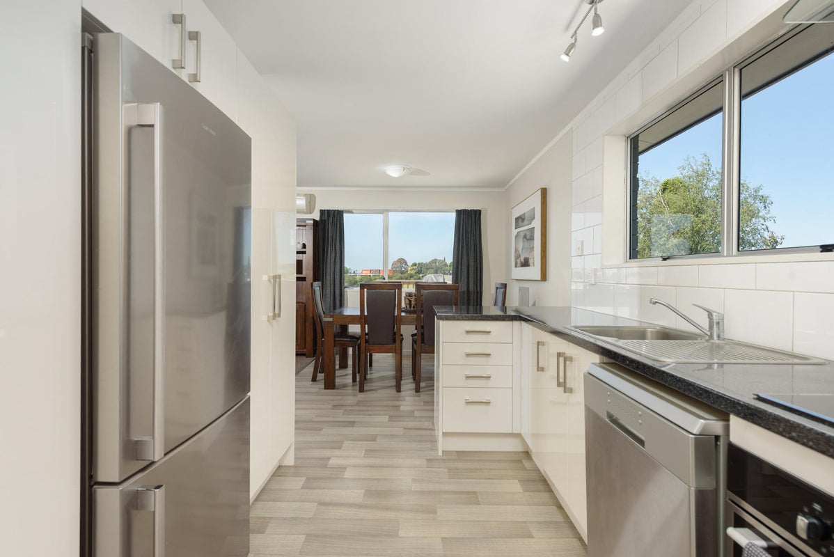 94 Coopers Road, Gate Pa, Tauranga - Carousel 2