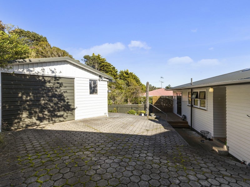 4 Barberry Grove, Maungaraki, Lower Hutt - Carousel 16