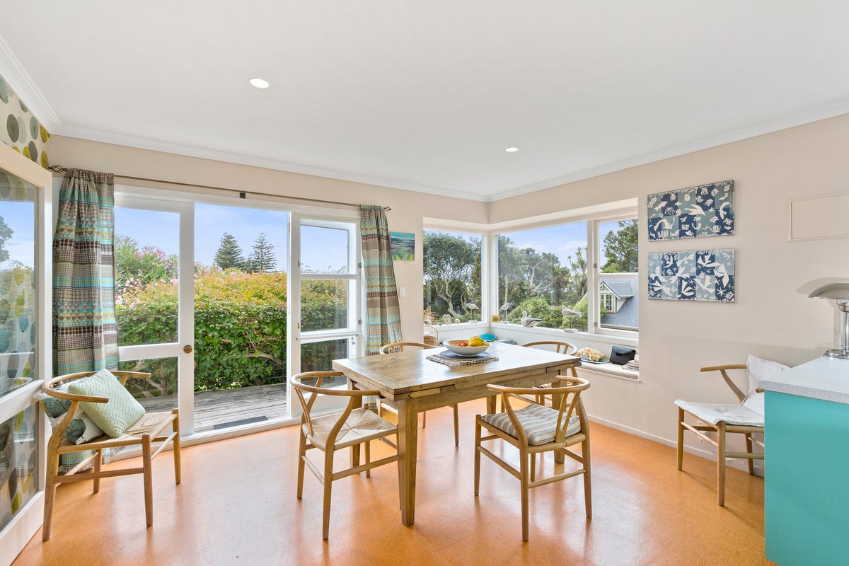 26 Nikau Street, Eastbourne, Lower Hutt - Carousel 2