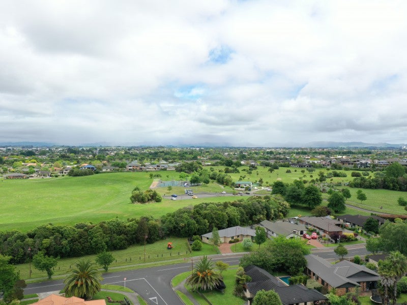 8 Cairns Crescent, Rototuna, Hamilton - Carousel 21