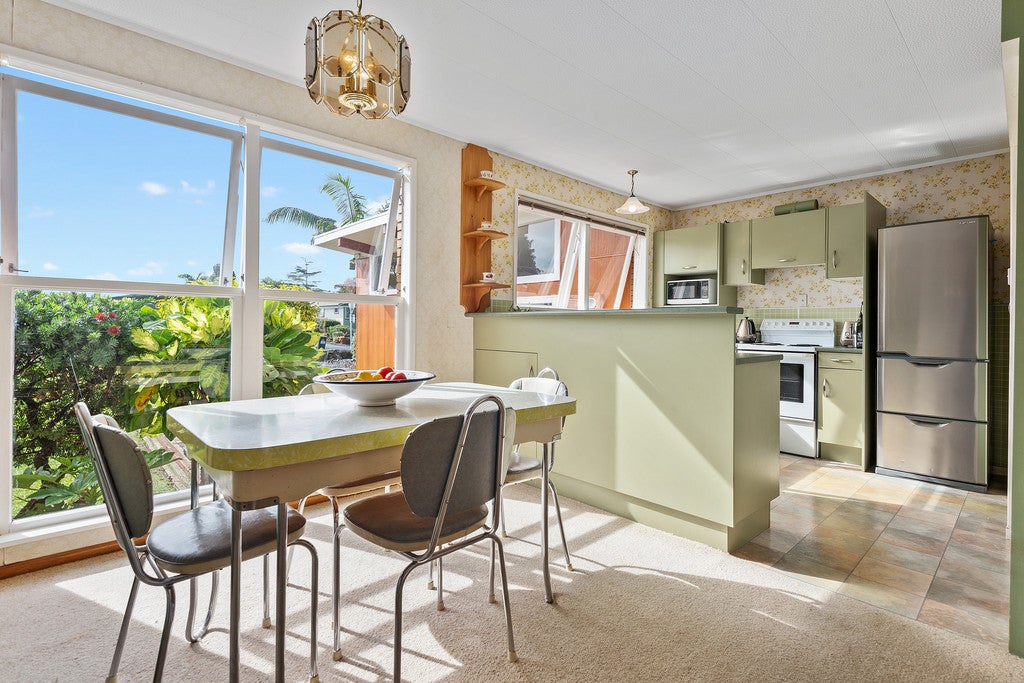 9 Fairway Drive, Kamo, Whangarei - Carousel 1