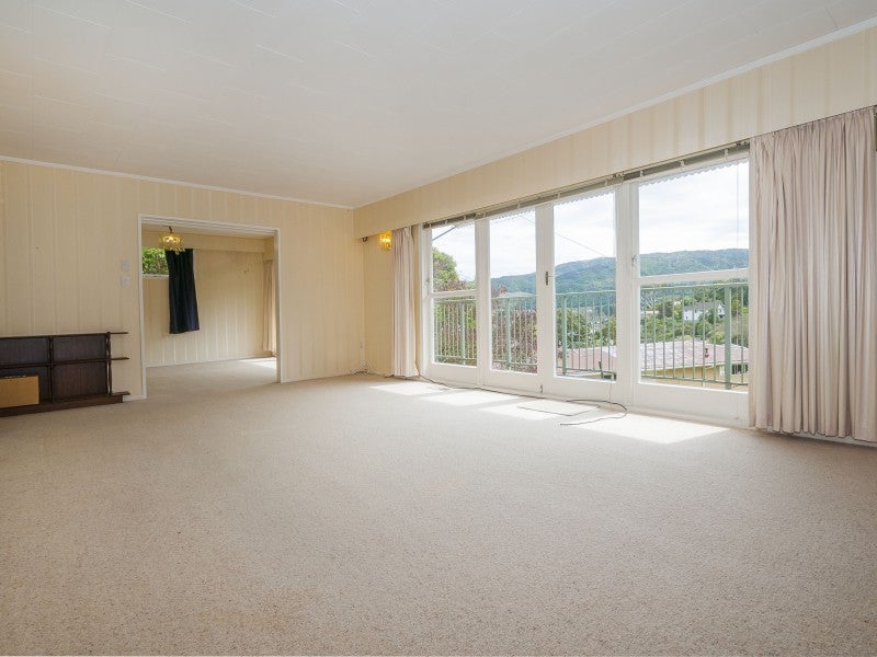 25 James Grove, Stokes Valley, Lower Hutt - Carousel 2