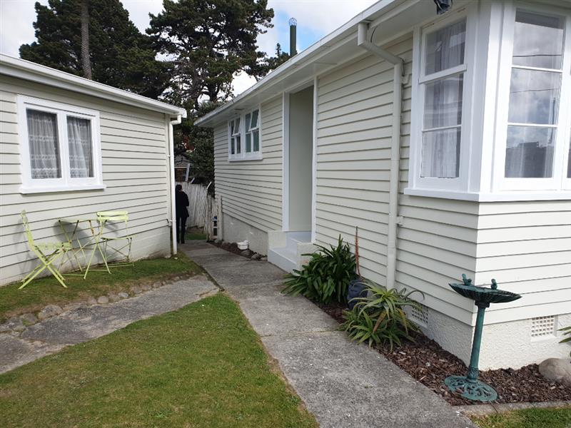 11 Mitchell Grove, Ranui, Porirua - Carousel 1