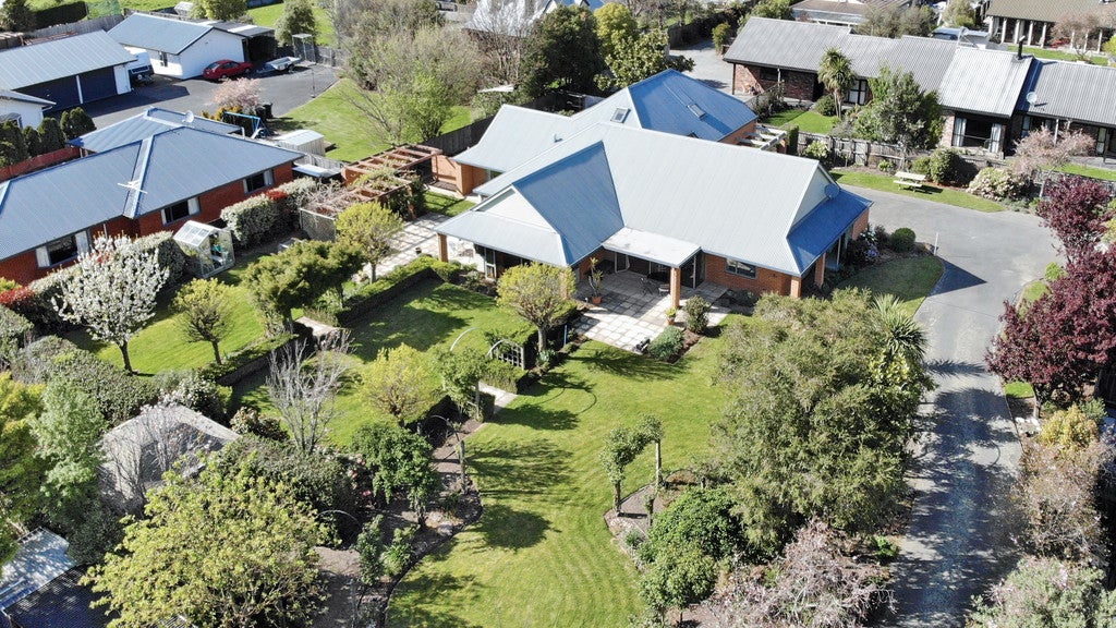 55 Eders Road, Woodend, Woodend - Carousel 1