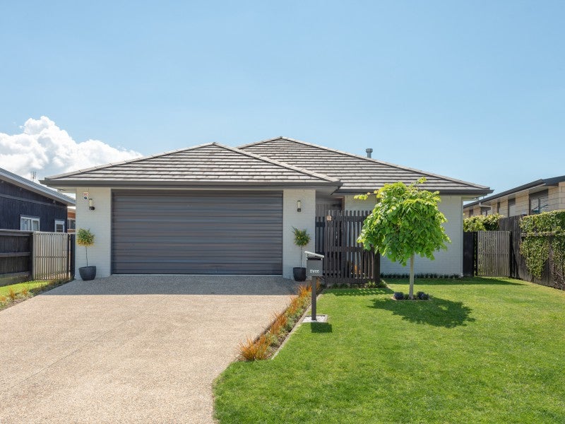 3 Fender Close, Pyes Pa, Tauranga - Carousel 1