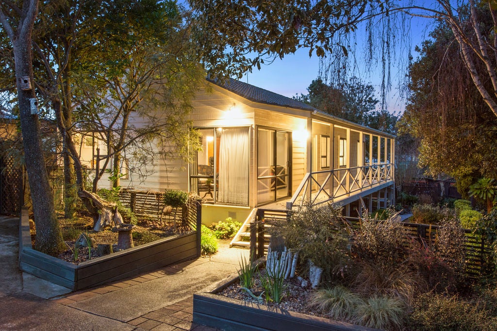 11 Bellville Drive, Clendon Park, Auckland - Carousel 2