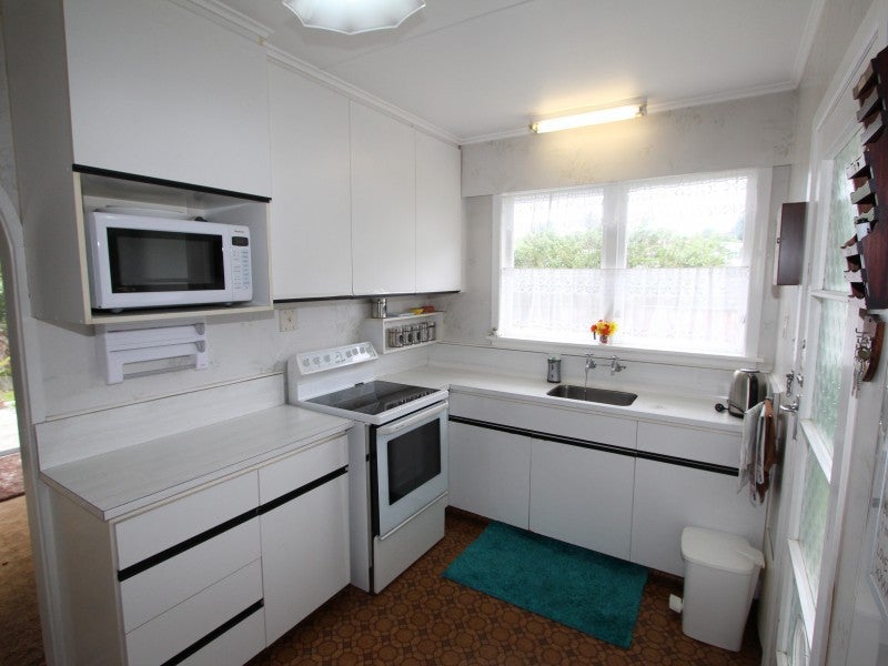 11 Rose Street, Ranui, Porirua - Carousel 2