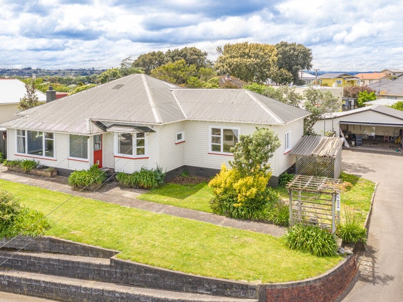 16 Rata Street, Gonville, Whanganui - Carousel 1